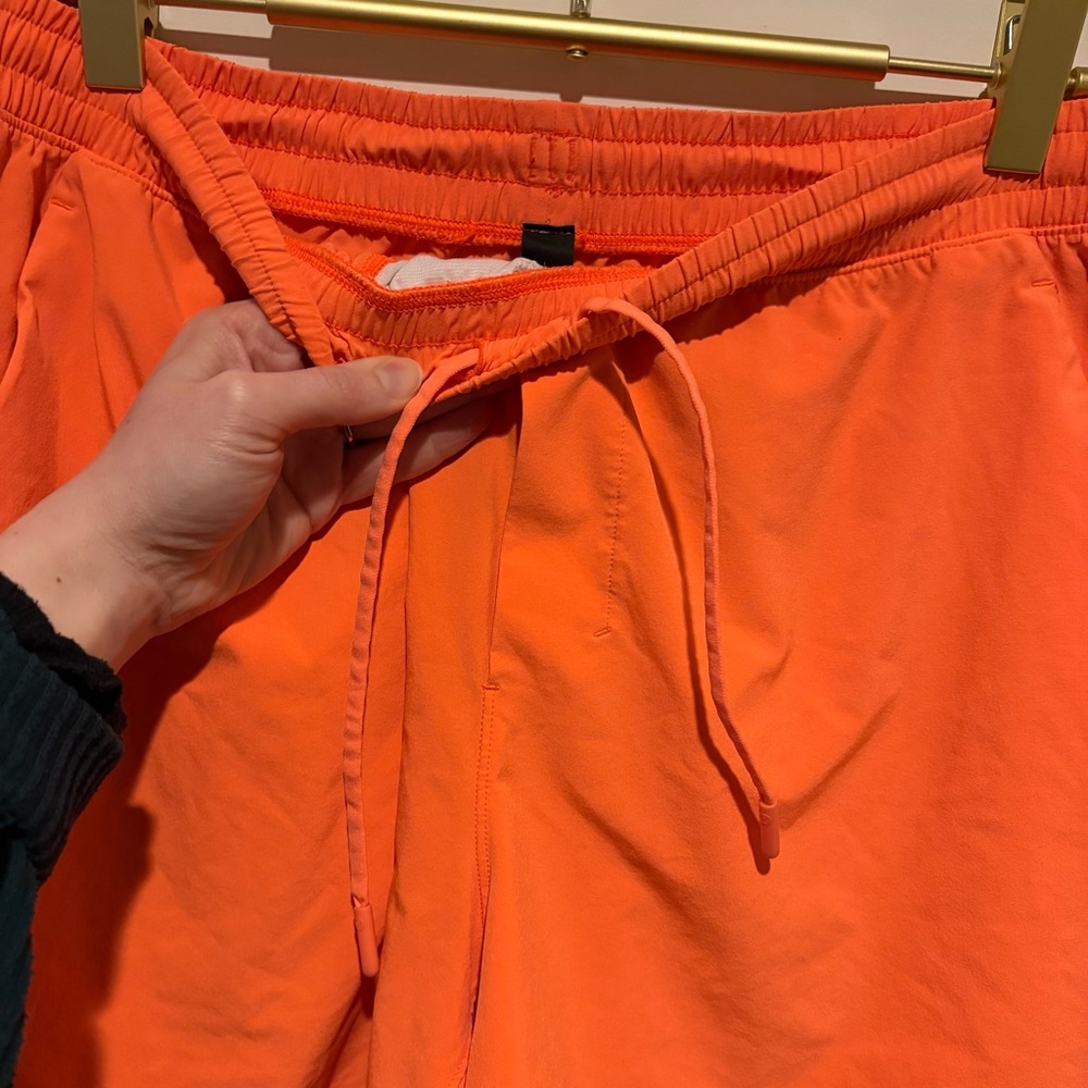 Lululemon Men’s Pace Breaker Linerless Shorts 7” Inseam in Rush Orange, Size L - Picture 6 of 10